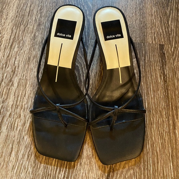 Dolce Vita Kayden Strappy Thong Sandals Black - Picture 1 of 4